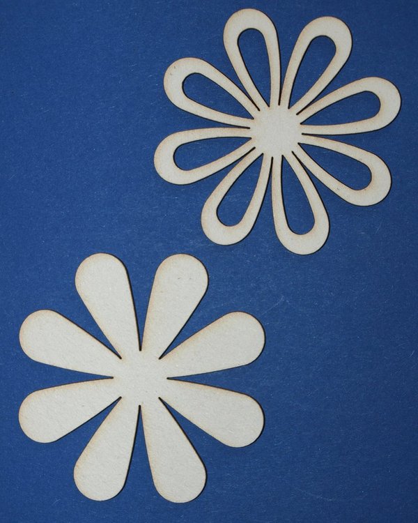 Bloemen 2 stuks  6 cm  1,5 mm dik chipboard