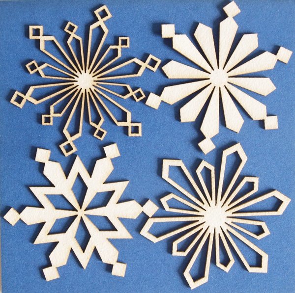 Sneeuwvlokken 5 cm  1,5mm dik chipboard 4 stuks
